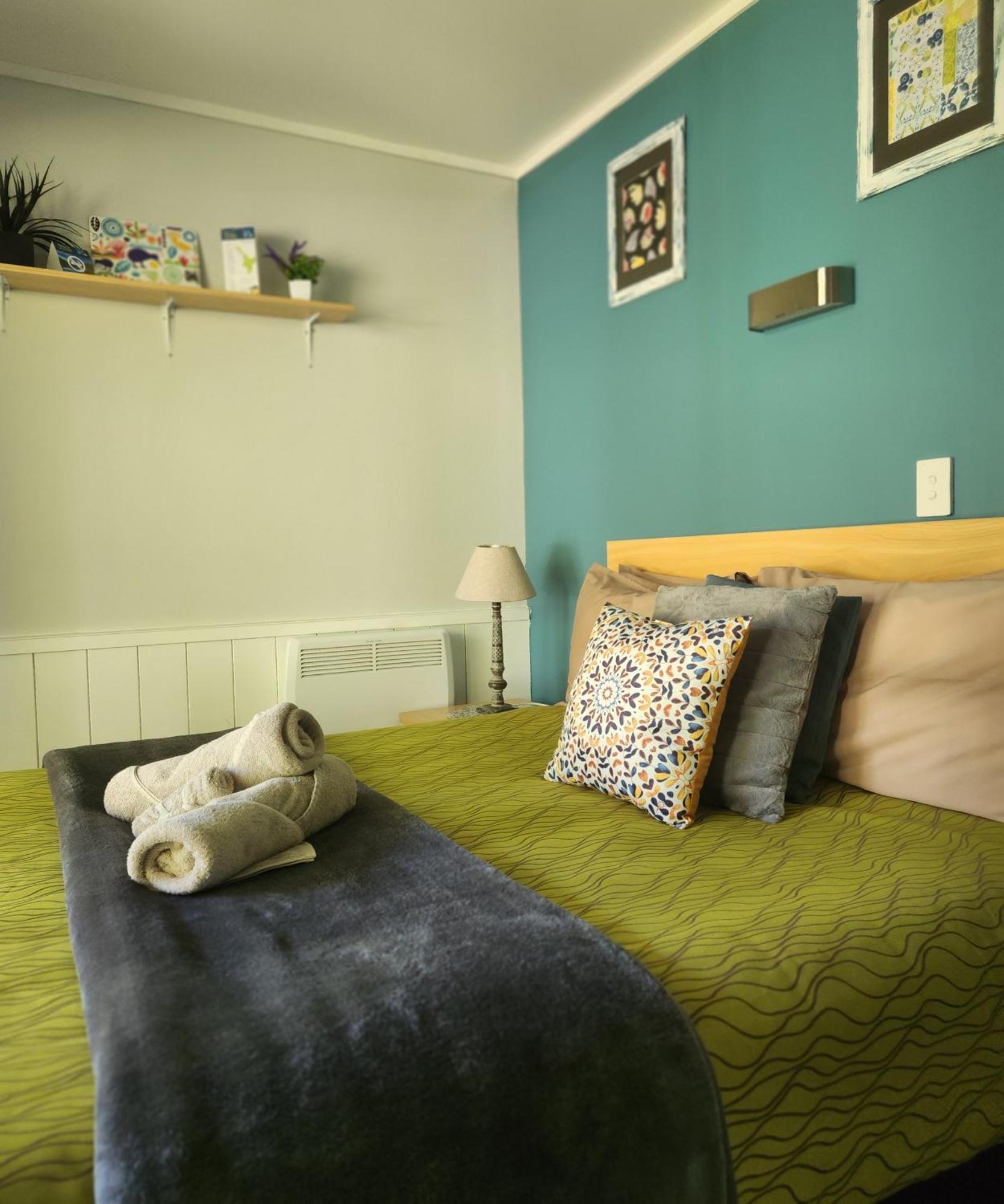 Kauri Coast Top 10 Holiday Park Kaihu Eksteriør bilde